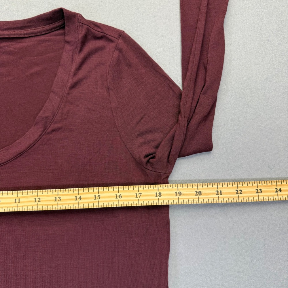 Athleta Womens Medium Burgundy Scoop Neck Long Sleeve Curved Hem T-Shirt Top - Picture 4 of 8